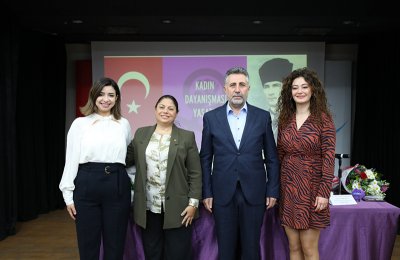 BAYRAKLI’DA KADIN PANELİ: BİR GÜN DEĞİL HER GÜN YANINIZDAYIZ
